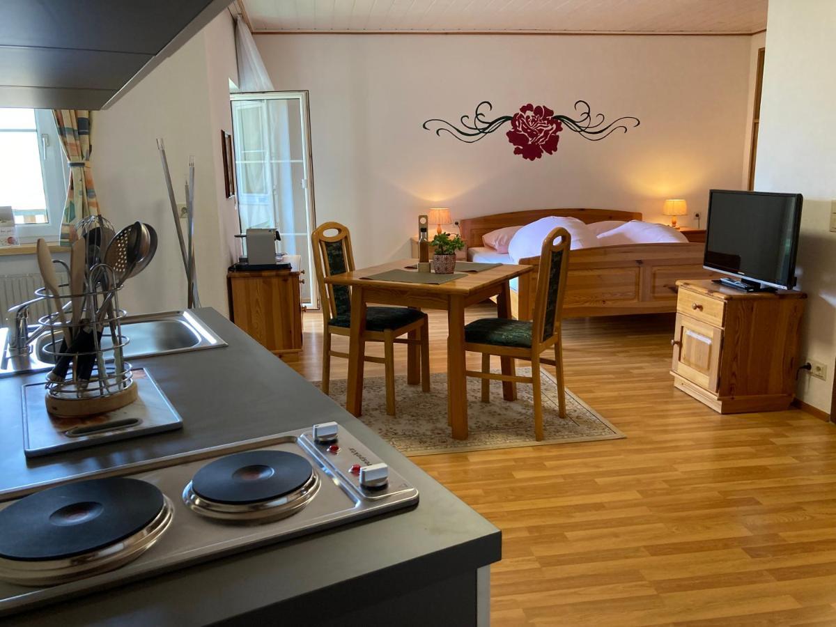 באד אייזנקאפל Motel Brunner Apartments & Zimmer מראה חיצוני תמונה
