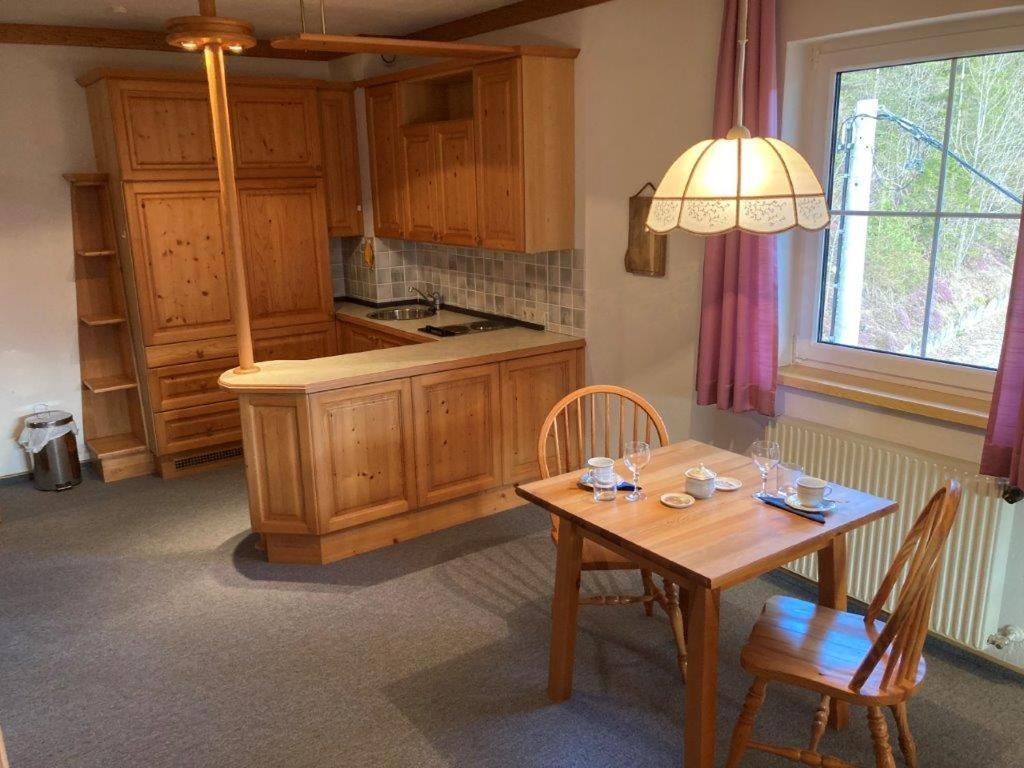 באד אייזנקאפל Motel Brunner Apartments & Zimmer מראה חיצוני תמונה